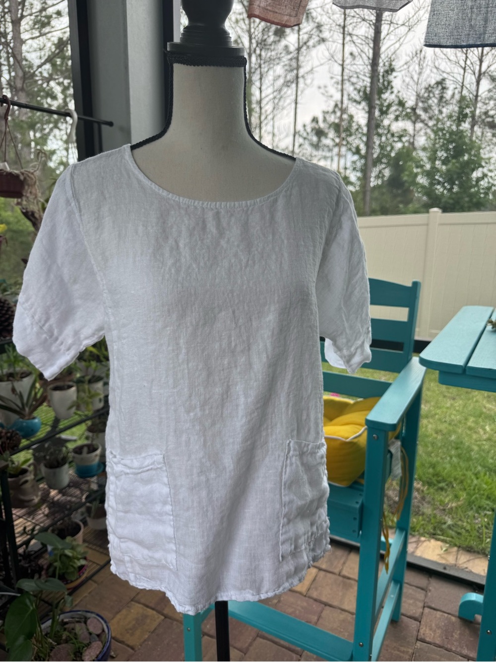 Women's White Linen Short-Sleeve Tunic with Patch Pockets